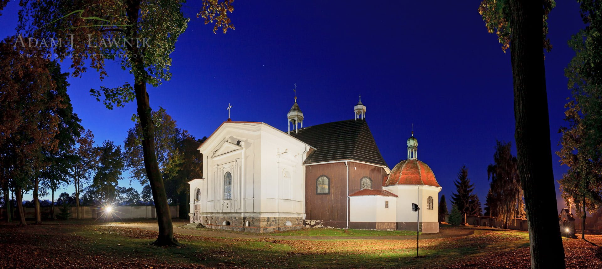 Panorama kościoła św. Jadwigi w Łodzi w gminie Stęszew